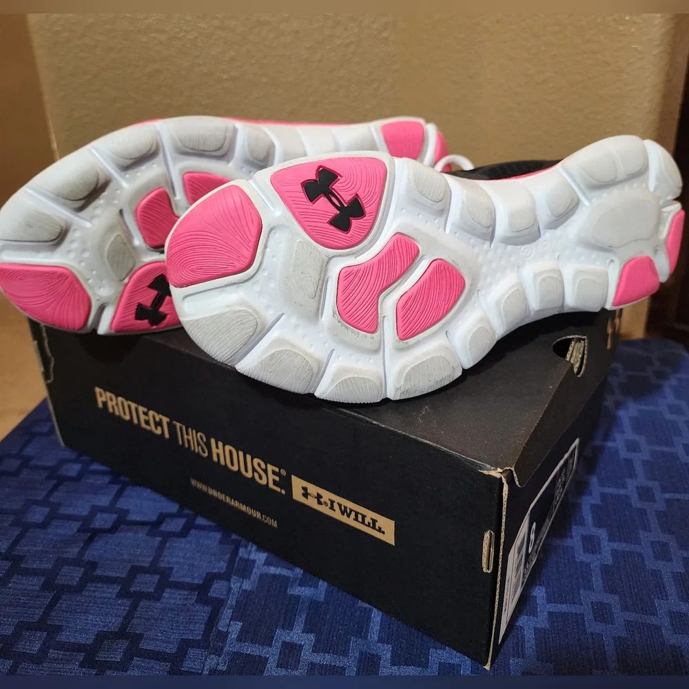 Under Armour MicroBlack and Pink Women’s Athletic Training Shoes Size 8 - Picture 4 of 6